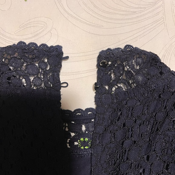 Banana Republic Navy Blue lace blouse top - Picture 3 of 4